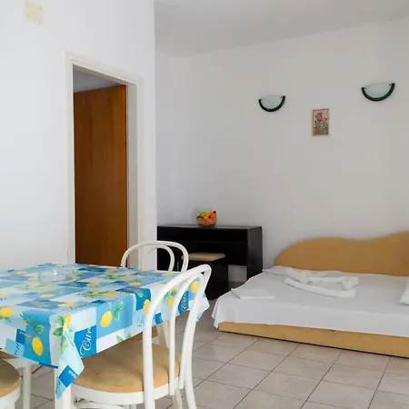 Ivica - Beachfront Apartament Drvenik (Split-Dalmatia)