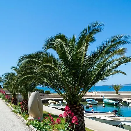 Ivica - Beachfront Drvenik (Split-Dalmatia)