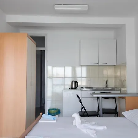 Ivica - Beachfront Apartament Drvenik (Split-Dalmatia)