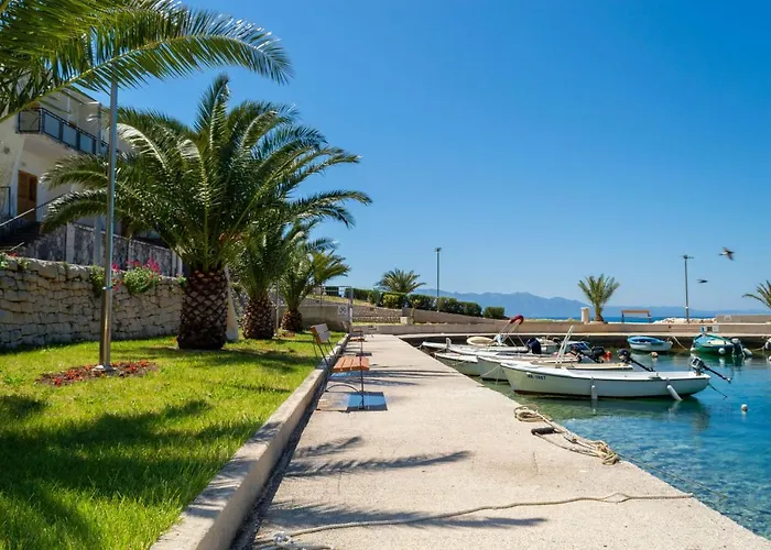 Ivica - Beachfront Apartmán *