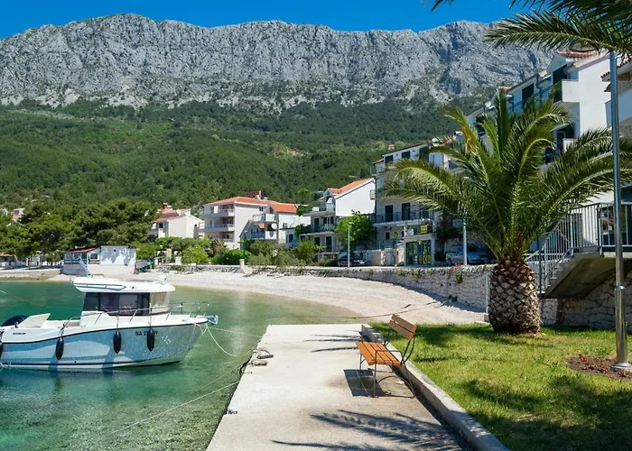 Ivica - Beachfront Apartmán *
