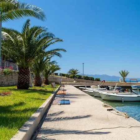 Ivica - Beachfront Apartments Apartman *