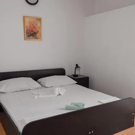 Ivica - Beachfront Apartments Drvenik (Split-Dalmatia)
