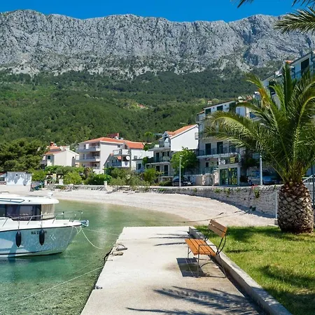 Ivica - Beachfront Apartments Apartman *