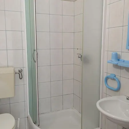 Ivica - Beachfront Apartman Drvenik