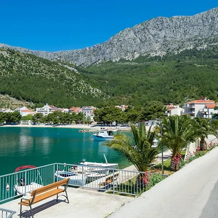 Apartman Ivica - Beachfront Apartments *