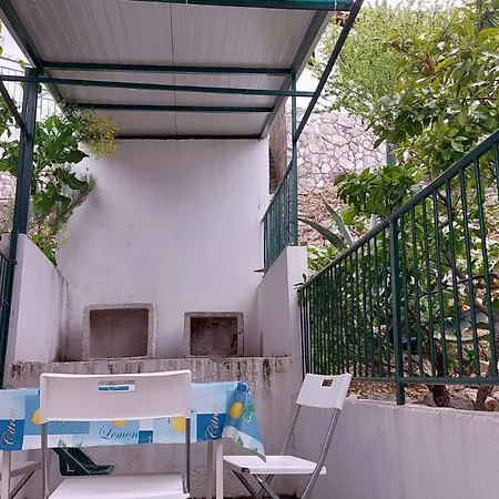 Ivica - Beachfront Apartman