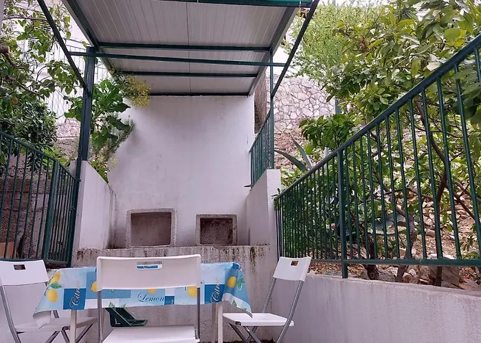 Ivica - Beachfront Apartman